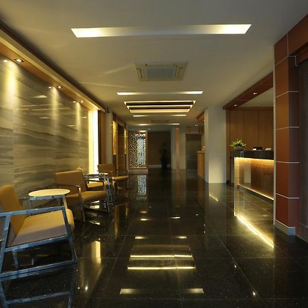 V Hotel Ubon Ratchathani Exteriör bild