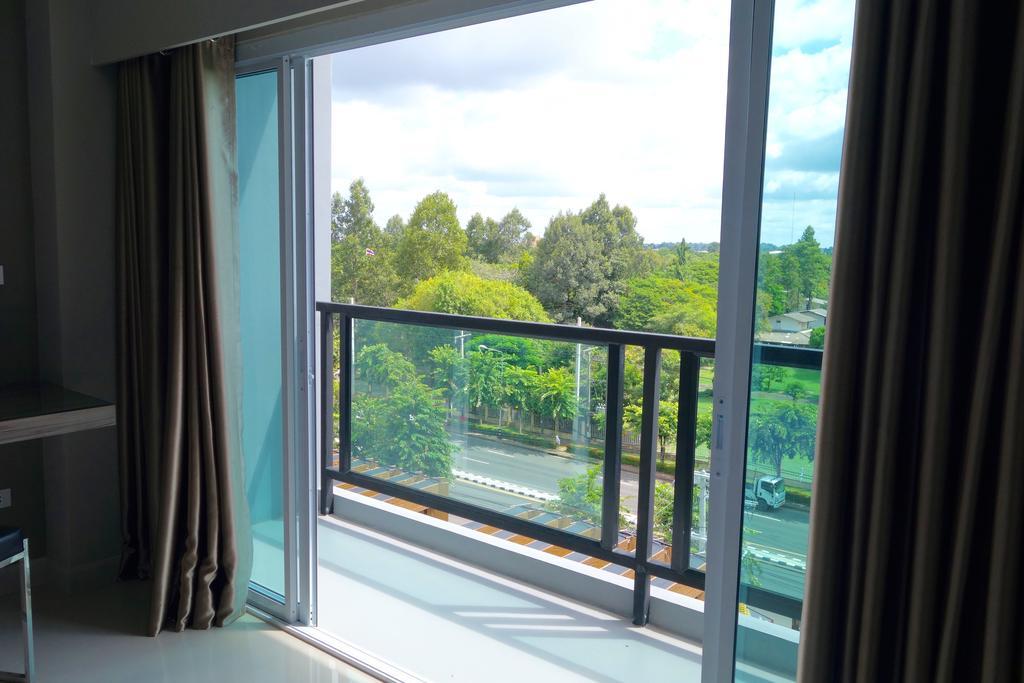 V Hotel Ubon Ratchathani Exteriör bild