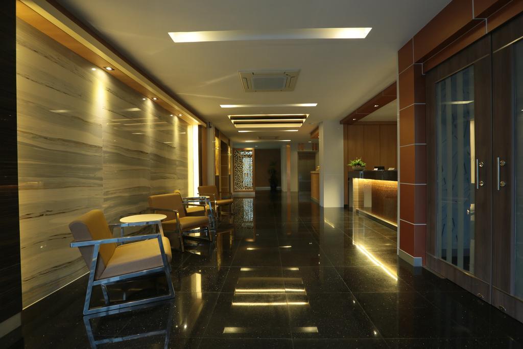 V Hotel Ubon Ratchathani Exteriör bild