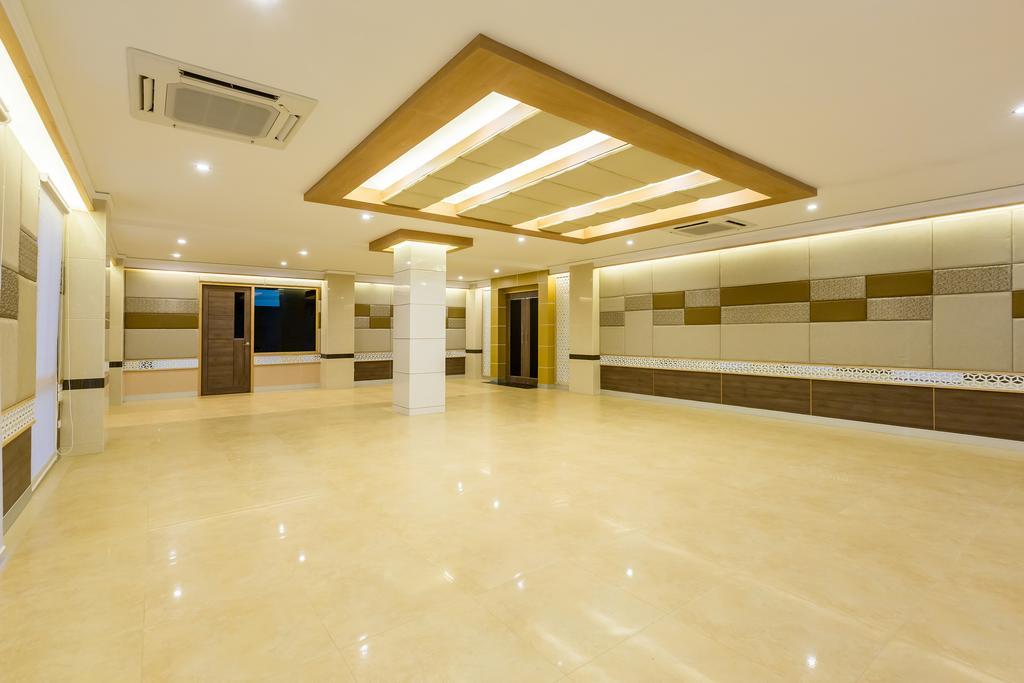 V Hotel Ubon Ratchathani Exteriör bild