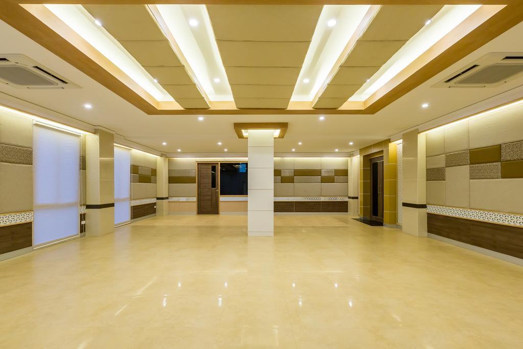 V Hotel Ubon Ratchathani Exteriör bild