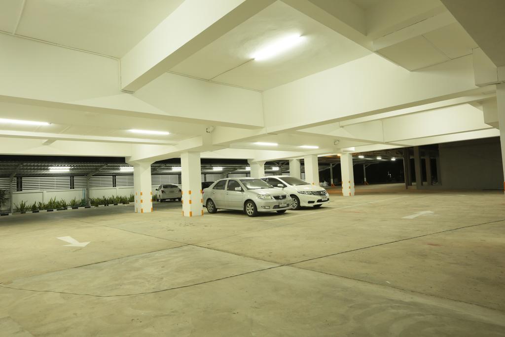 V Hotel Ubon Ratchathani Exteriör bild