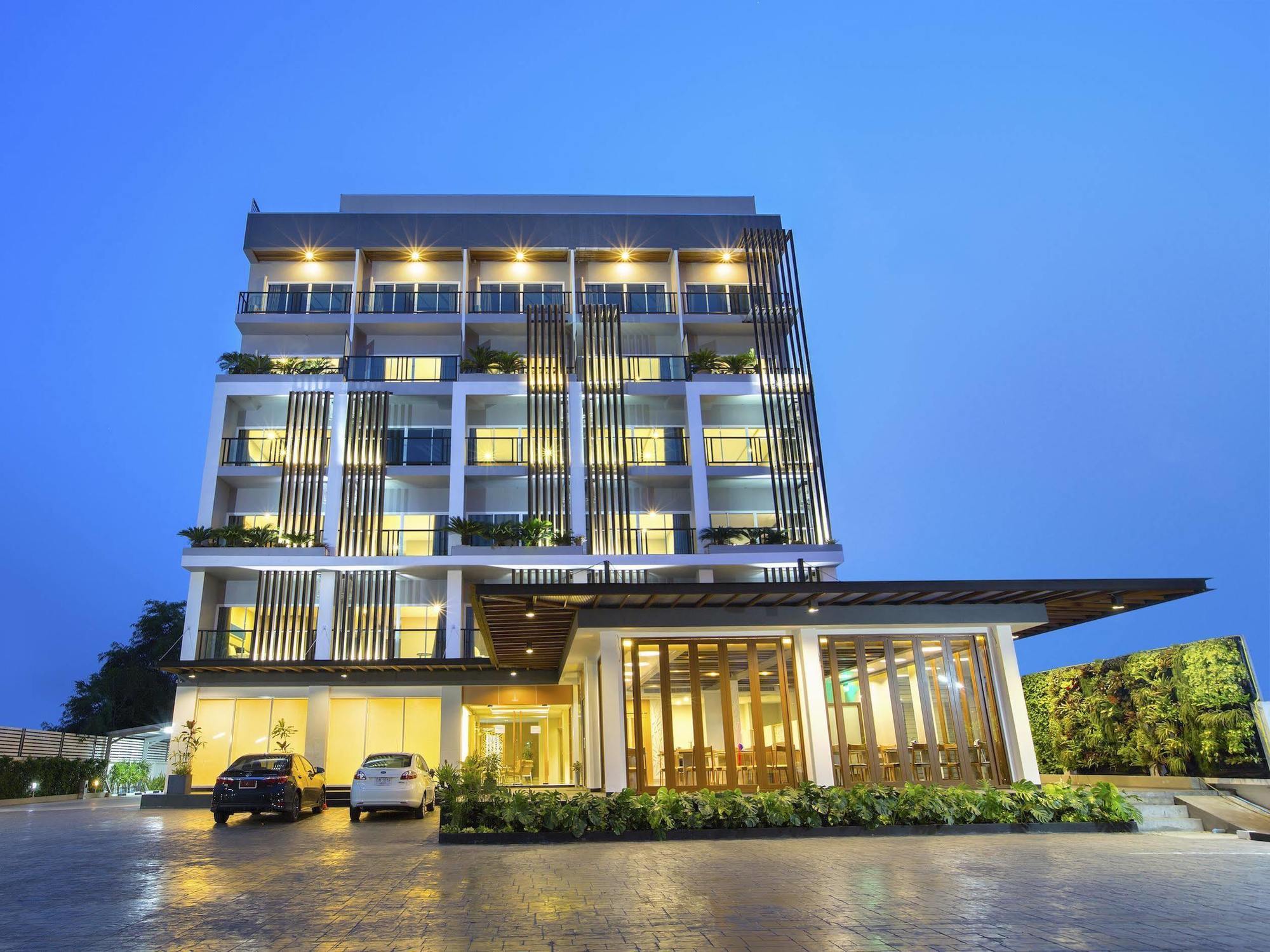 V Hotel Ubon Ratchathani Exteriör bild