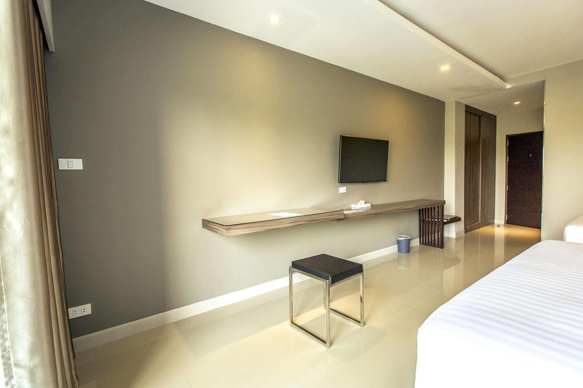 V Hotel Ubon Ratchathani Exteriör bild