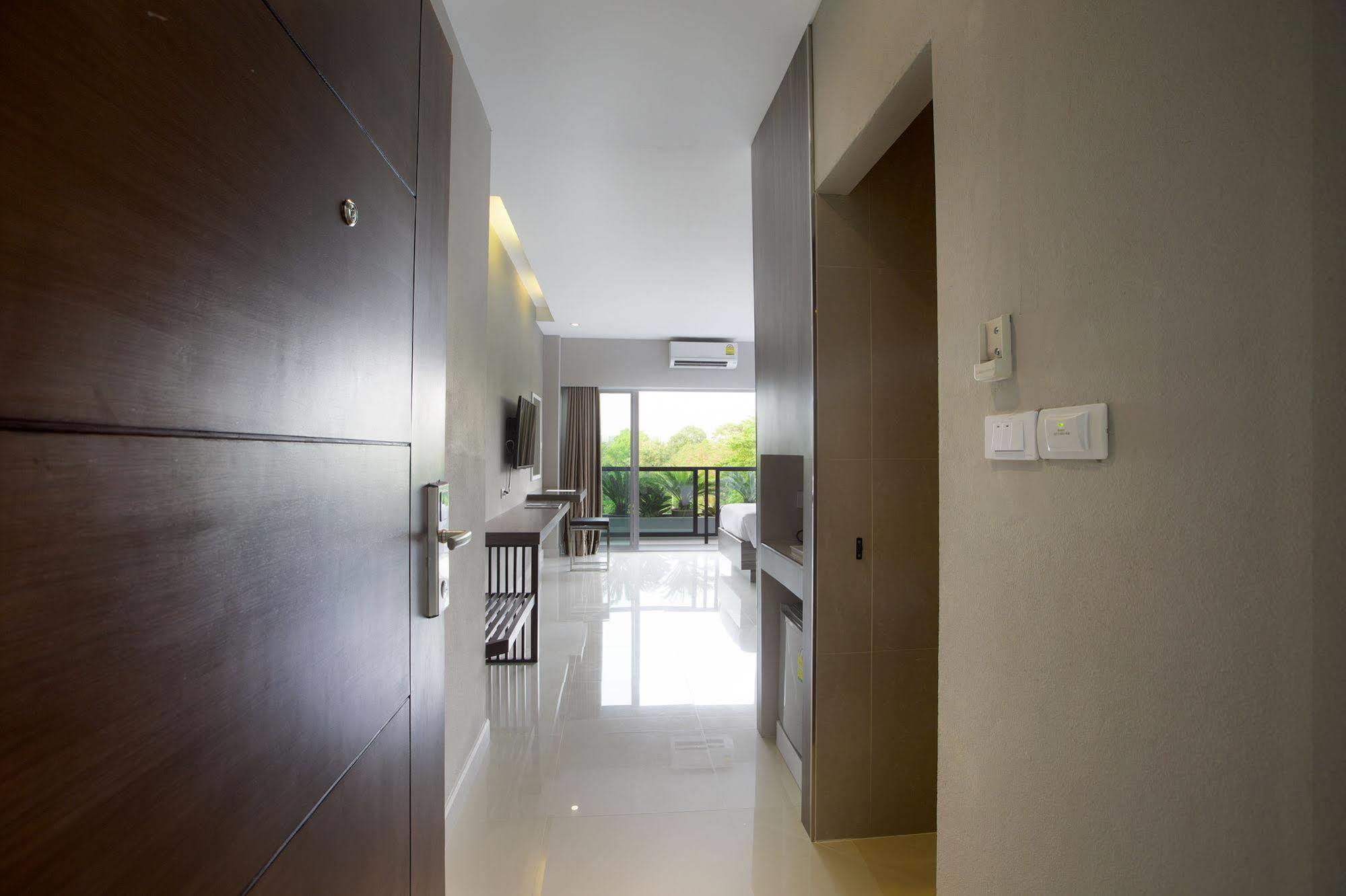 V Hotel Ubon Ratchathani Exteriör bild