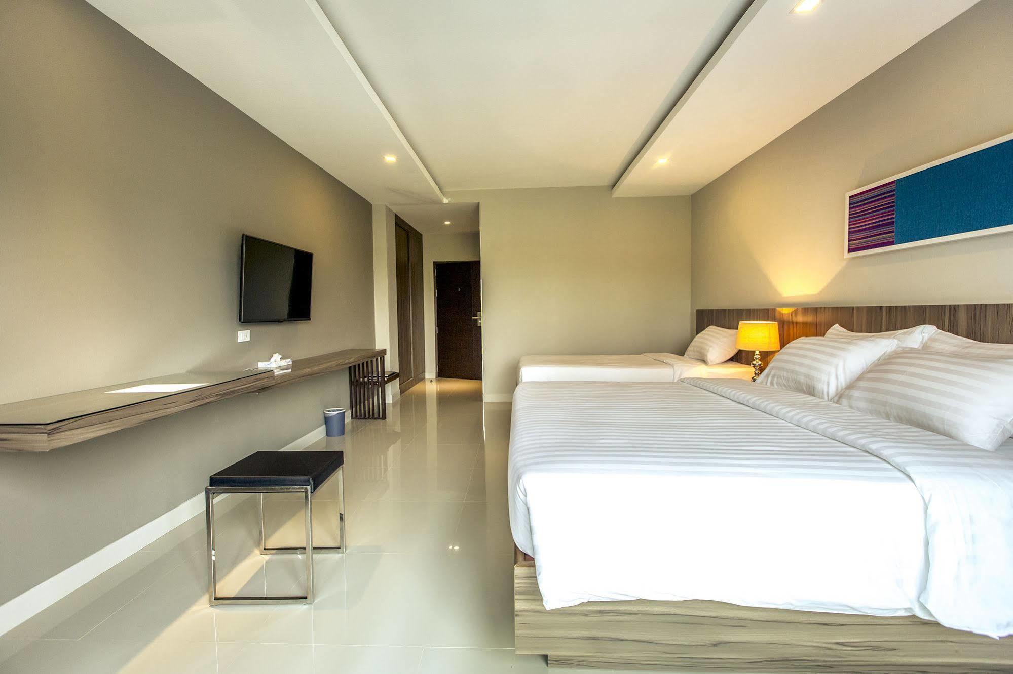 V Hotel Ubon Ratchathani Exteriör bild
