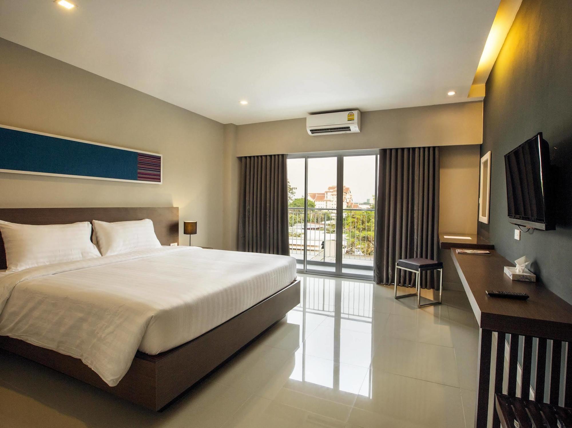 V Hotel Ubon Ratchathani Exteriör bild