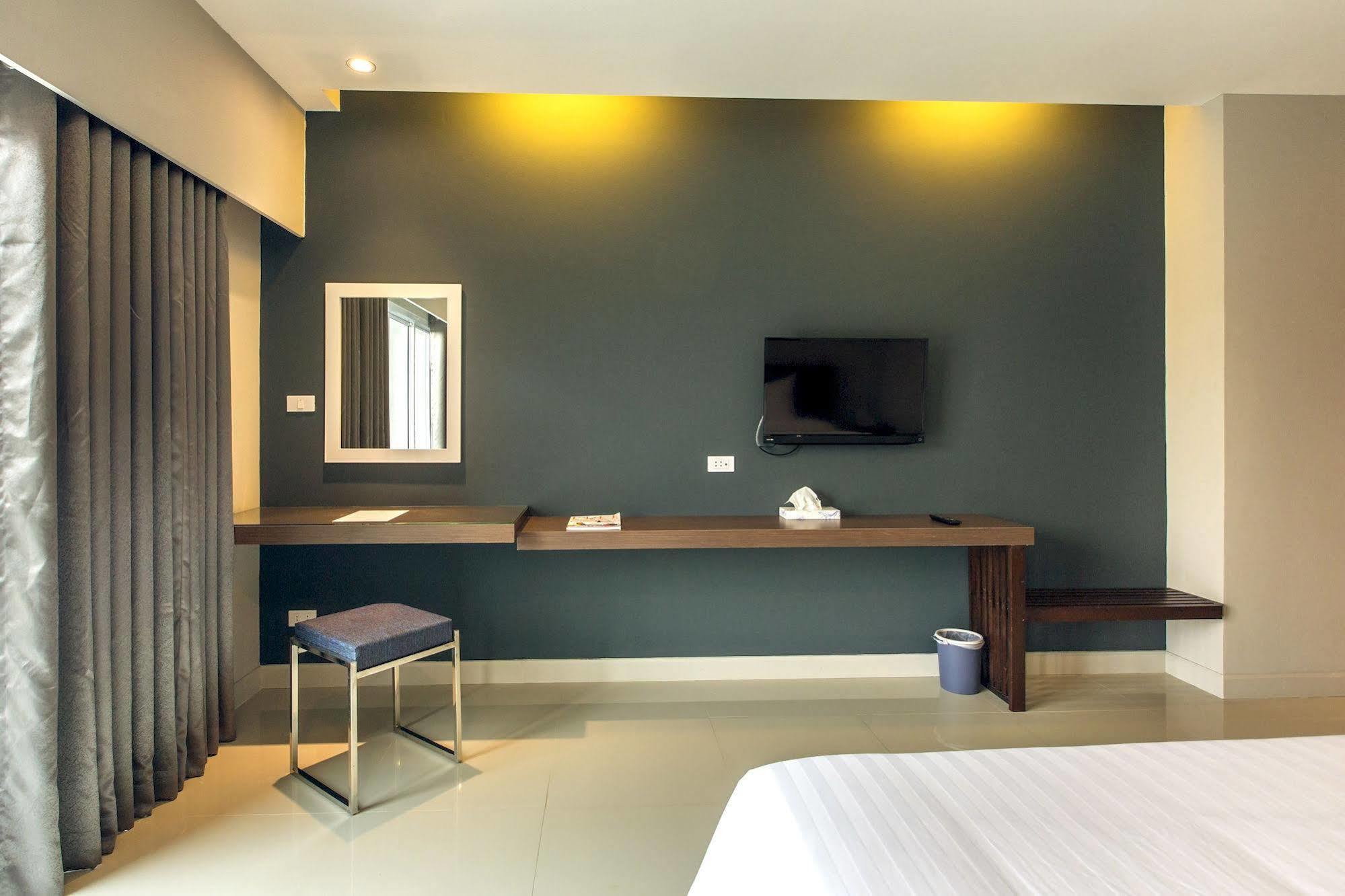 V Hotel Ubon Ratchathani Exteriör bild
