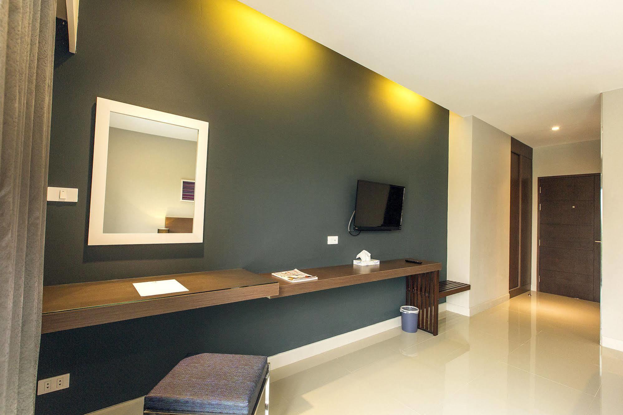 V Hotel Ubon Ratchathani Exteriör bild