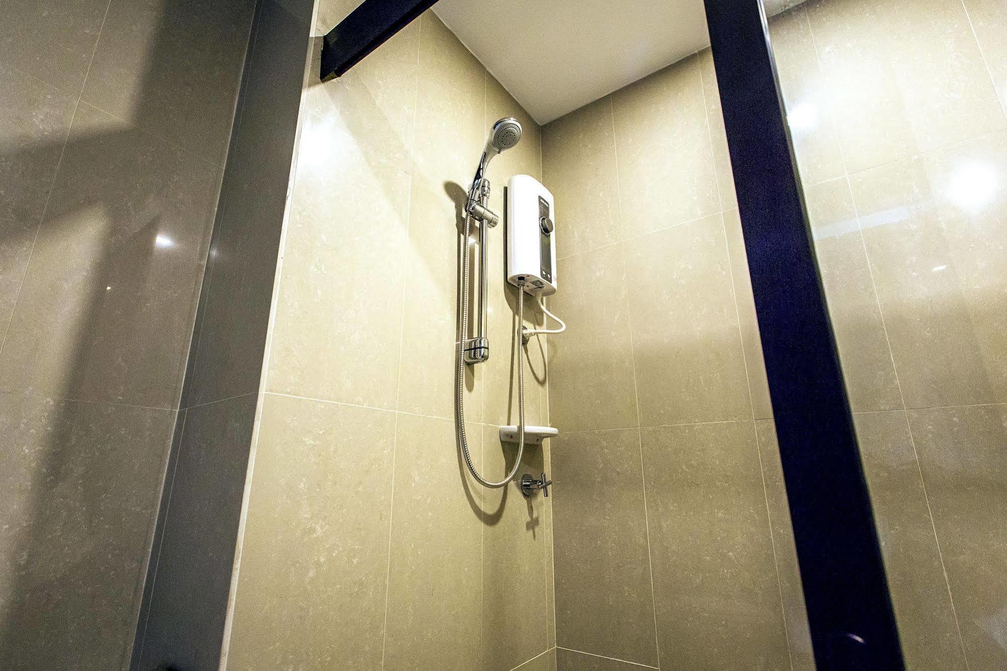 V Hotel Ubon Ratchathani Exteriör bild