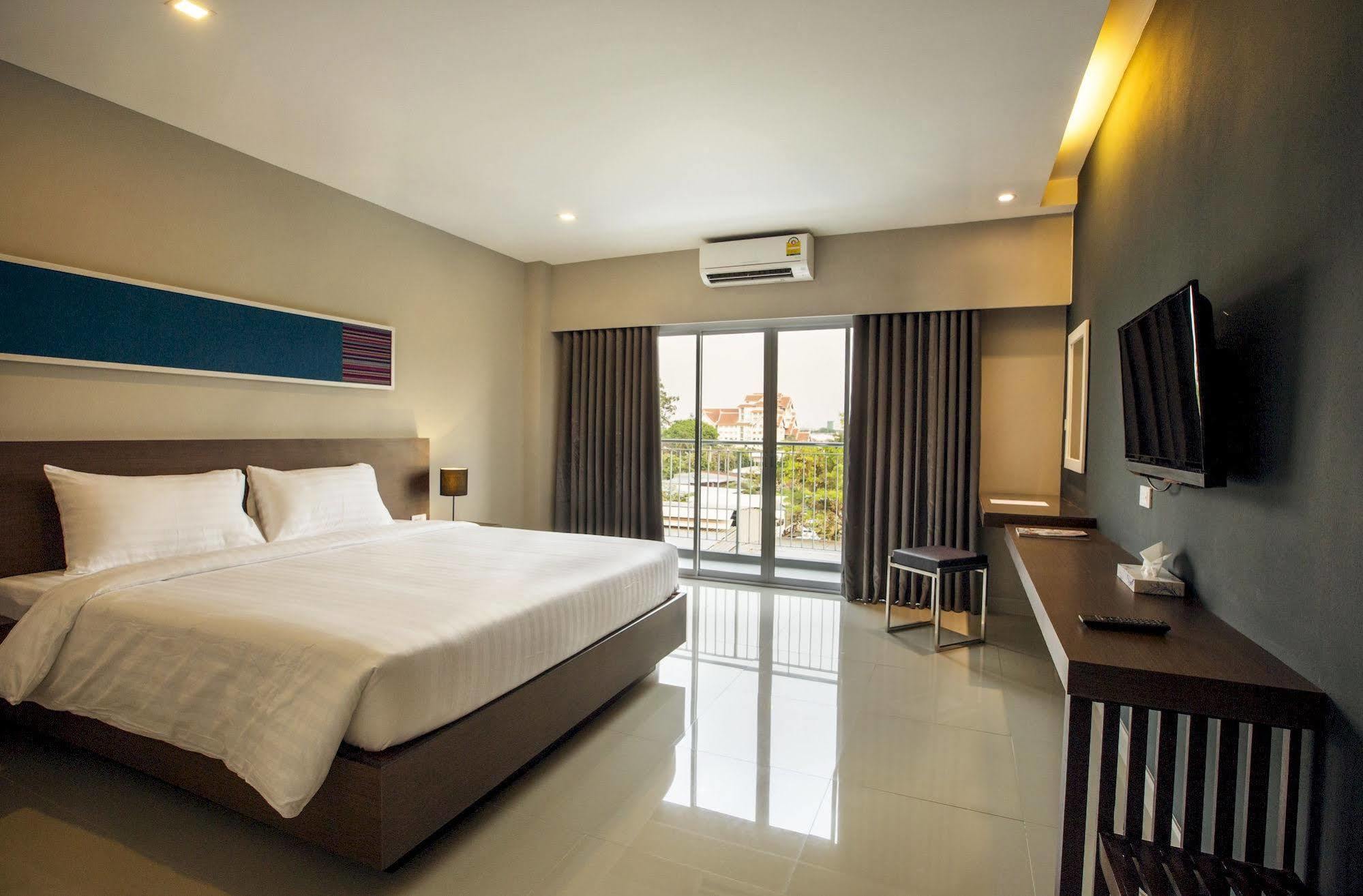 V Hotel Ubon Ratchathani Exteriör bild